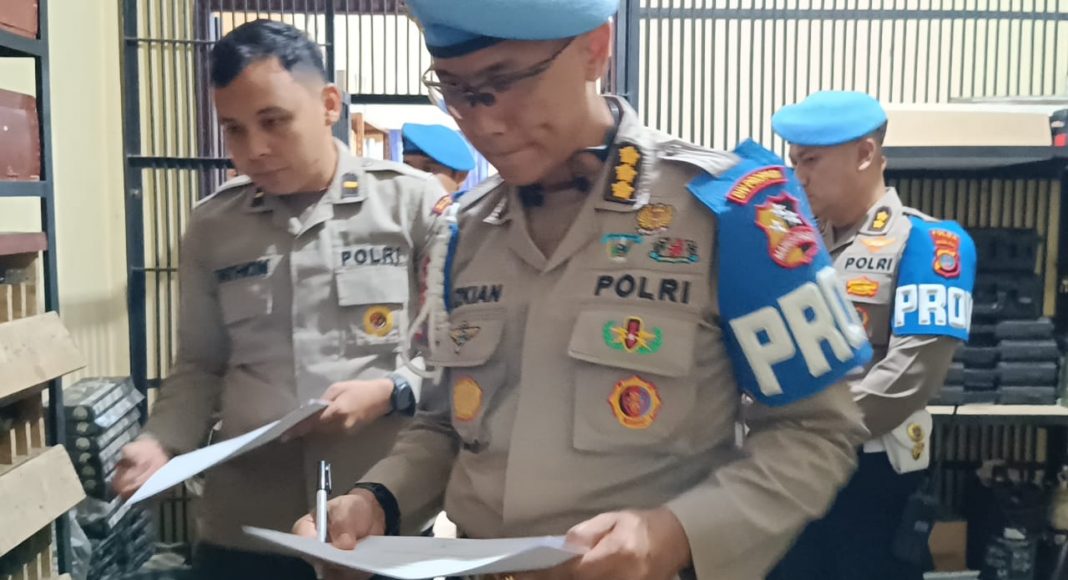 Divpropam Polri dan Slog Polri Periksa Senjata Api Personel Polresta Deli Serdang
