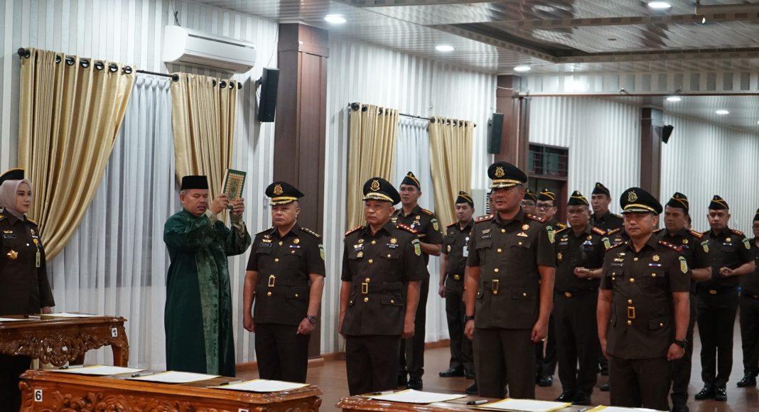 Lantik Asisten Pemulihan Aset dan 5 Kajari, Kajati Sumatera Utara Tegaskan Jaga Integritas Dengan Iman dan Taqwa Serta Loyal Kepada Institusi
