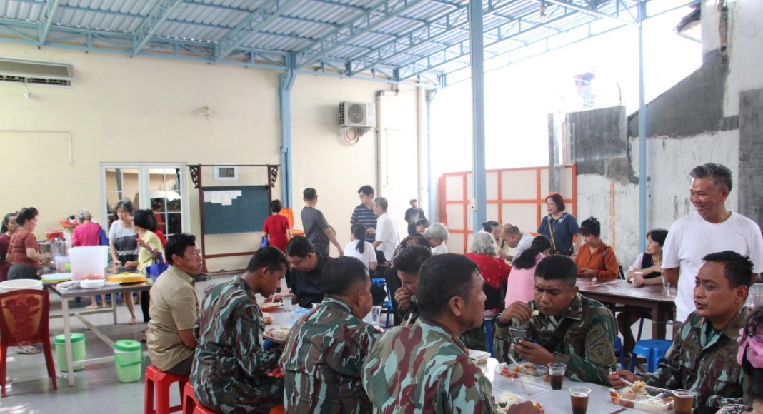 Resimen Hanud 1 Pasgat Jalin Silaturahmi melalui Anjangsana ke Vihara Bhaisjaya Guru