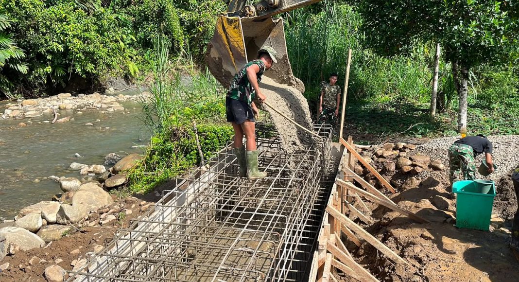 Dulu Menyeberang Sungai, Kini Warga Yo’o Menanti Jembatan yang Lebih Aman