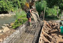 Dulu Menyeberang Sungai, Kini Warga Yo’o Menanti Jembatan yang Lebih Aman