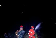 Yonif TP 951/Pandeka Marapi Bergerak Cepat Padamkan Kebakaran Lahan Bersama Damkar Kab. Tanah Datar dan Masyarakat
